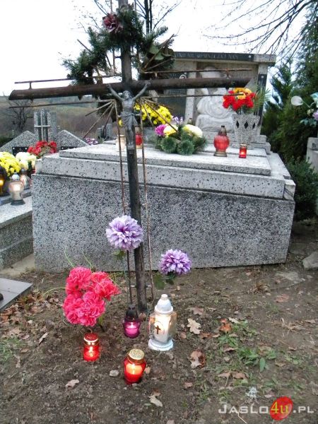 Wszystkich Świętych - cmentarz w Dębowcu
