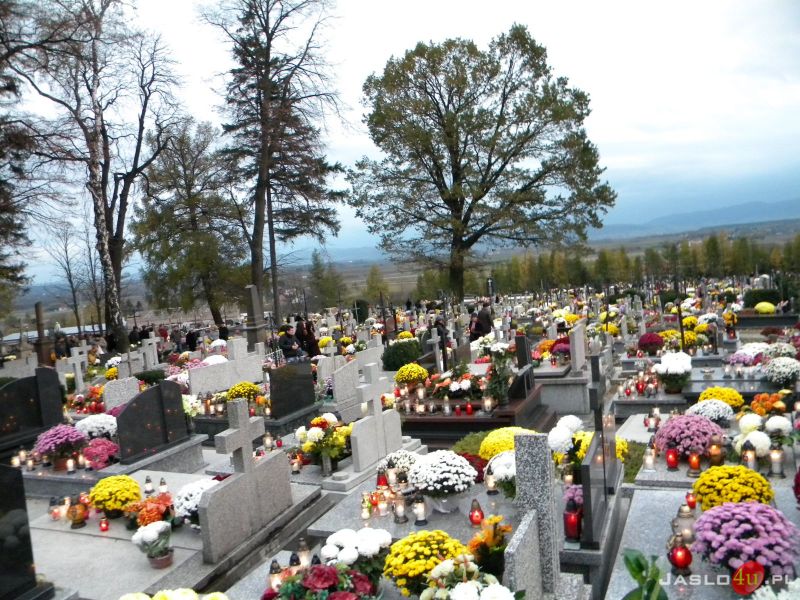 Wszystkich Świętych - cmentarz w Dębowcu