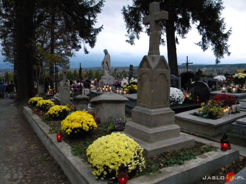 Wszystkich Świętych - cmentarz w Dębowcu
