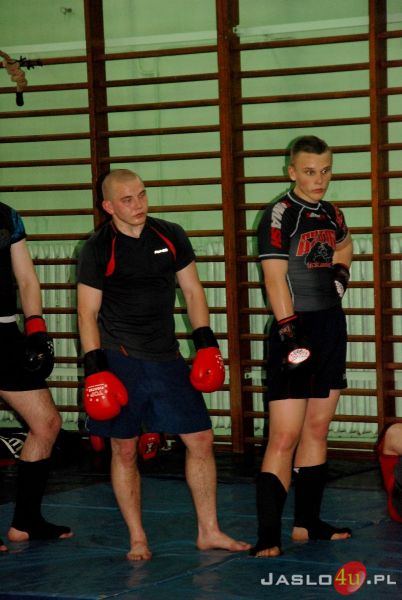 Zapasy i uderzenia w parterze z Damianem Grabowskim