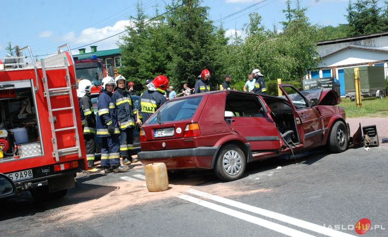 Czołowe zderzenie się "osobówek" w Kołaczycach