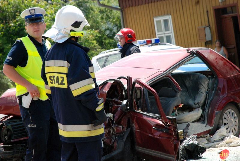 Czołowe zderzenie się "osobówek" w Kołaczycach