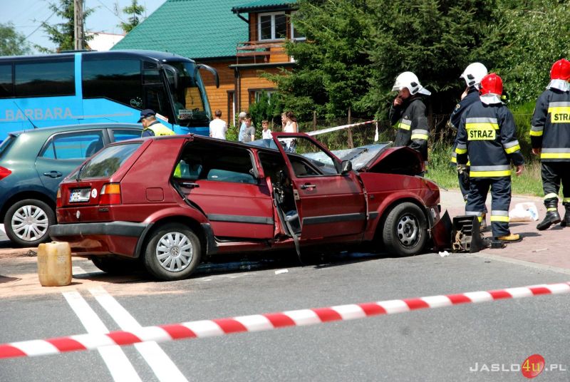 Czołowe zderzenie się "osobówek" w Kołaczycach