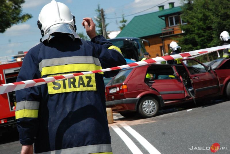 Czołowe zderzenie się "osobówek" w Kołaczycach