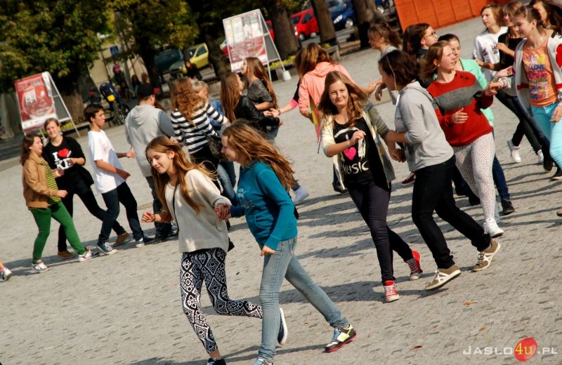 Tańczyli belgijkę na rynku w Jaśle