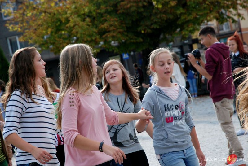 Tańczyli belgijkę na rynku w Jaśle