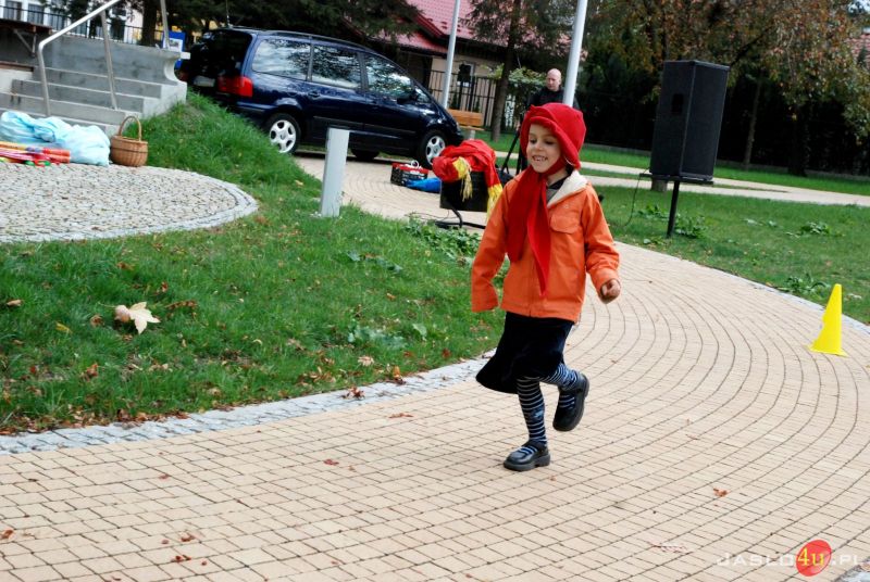 Zabawa z Klarą i Żabusiem na Ogródku Jordanowskim
