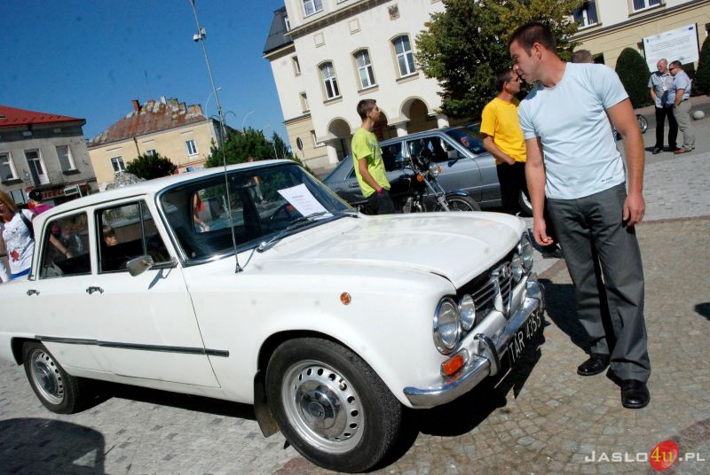 Zlot samochodów zabytkowych na jasielskim rynku
