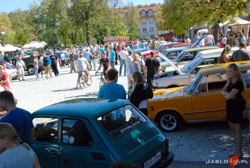 Zlot samochodów zabytkowych na jasielskim rynku