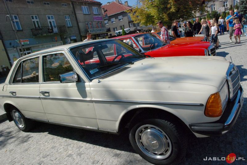Zlot samochodów zabytkowych na jasielskim rynku