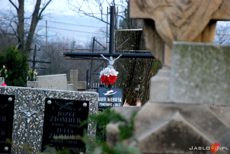 Tablica pamiątkowa w hołdzie bohaterom powstania styczniowego