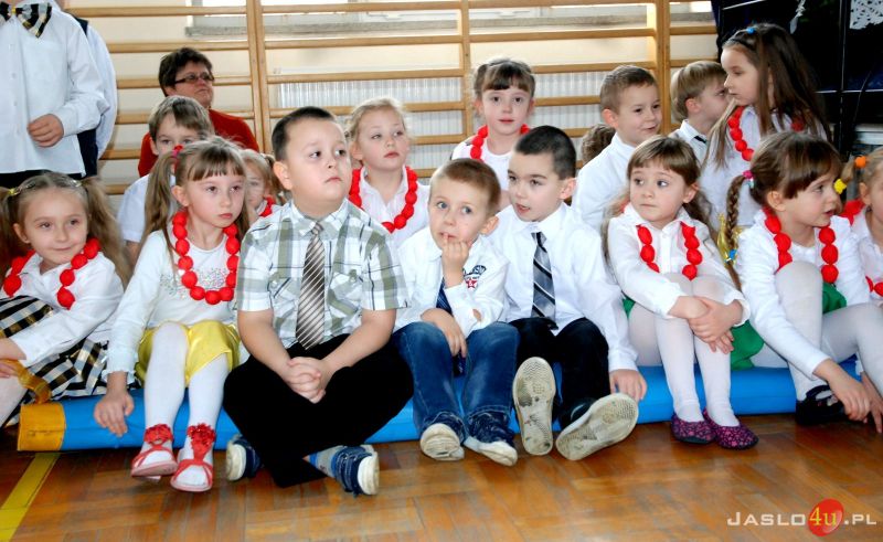 Dzień Babci i Dziadka. Występy przedszkolaków z Przedszkola nr 12 w Jaśle