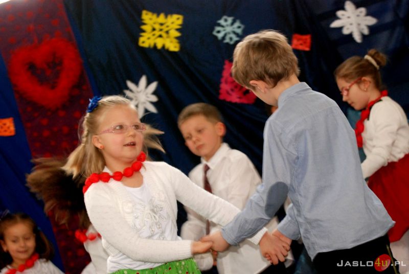 Dzień Babci i Dziadka. Występy przedszkolaków z Przedszkola nr 12 w Jaśle