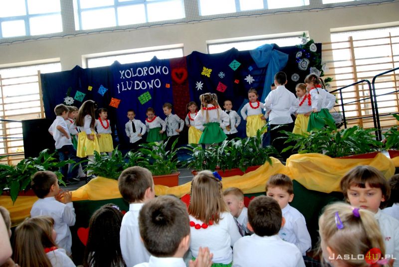 Dzień Babci i Dziadka. Występy przedszkolaków z Przedszkola nr 12 w Jaśle