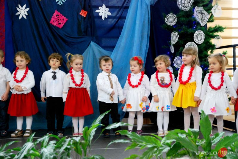 Dzień Babci i Dziadka. Występy przedszkolaków z Przedszkola nr 12 w Jaśle