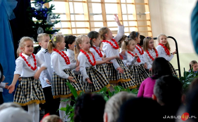 Dzień Babci i Dziadka. Występy przedszkolaków z Przedszkola nr 12 w Jaśle
