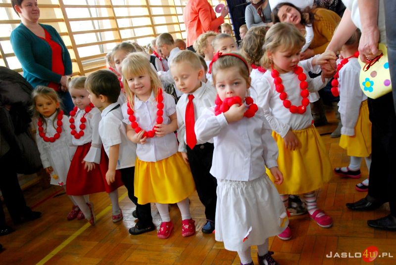 Dzień Babci i Dziadka. Występy przedszkolaków z Przedszkola nr 12 w Jaśle