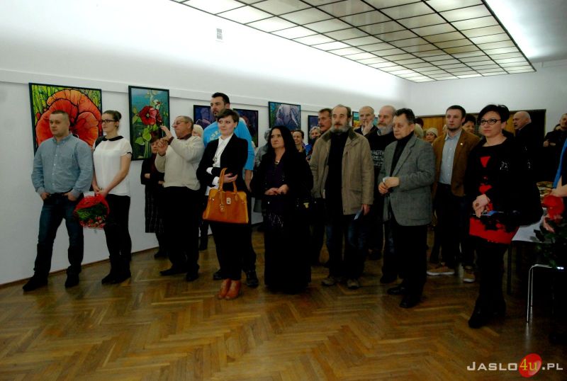Opowiada o kwiatach malarskim językiem - wernisaż Magdaleny Florczyk