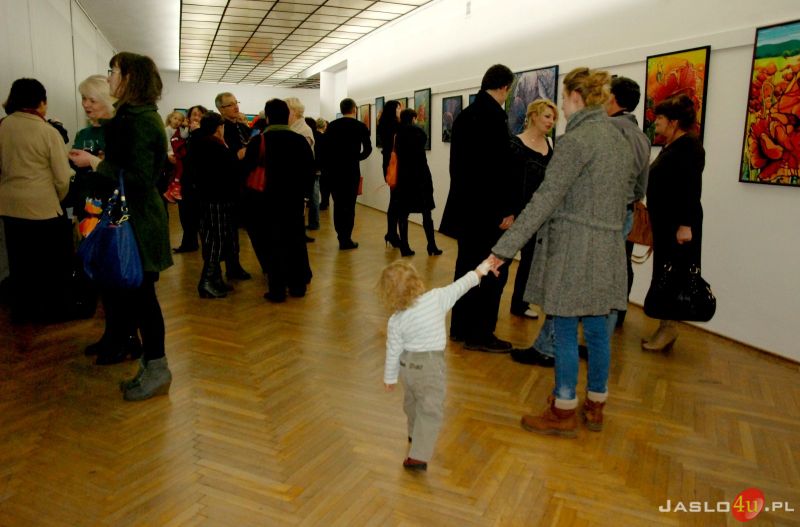 Opowiada o kwiatach malarskim językiem - wernisaż Magdaleny Florczyk