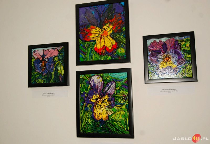 Opowiada o kwiatach malarskim językiem - wernisaż Magdaleny Florczyk