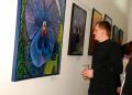 Opowiada o kwiatach malarskim językiem - wernisaż Magdaleny Florczyk