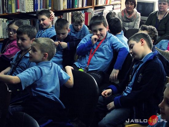 Maria Tomasik w jasielskiej bibliotece pedagogicznej