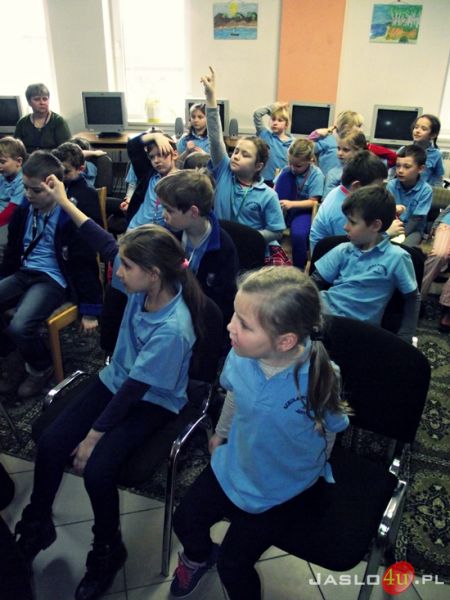 Maria Tomasik w jasielskiej bibliotece pedagogicznej