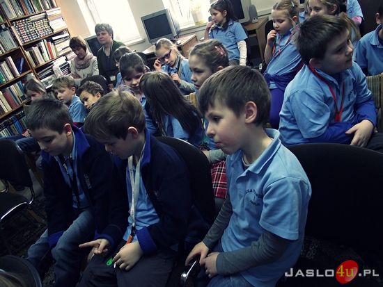 Maria Tomasik w jasielskiej bibliotece pedagogicznej