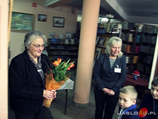 Maria Tomasik w jasielskiej bibliotece pedagogicznej