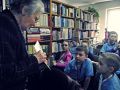 Maria Tomasik w jasielskiej bibliotece pedagogicznej