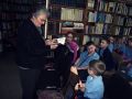 Maria Tomasik w jasielskiej bibliotece pedagogicznej