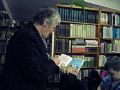 Maria Tomasik w jasielskiej bibliotece pedagogicznej