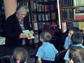 Maria Tomasik w jasielskiej bibliotece pedagogicznej