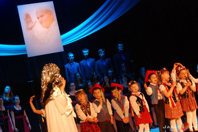 Koncert i wystawa prac plastycznych w JDK z okazji kanonizacji Jana Pawła II