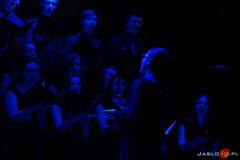 Koncert i wystawa prac plastycznych w JDK z okazji kanonizacji Jana Pawła II