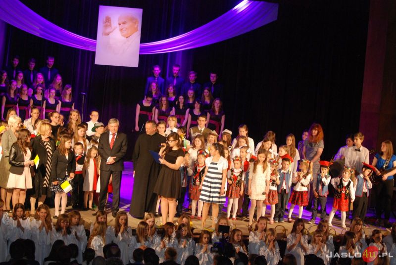 Koncert i wystawa prac plastycznych w JDK z okazji kanonizacji Jana Pawła II
