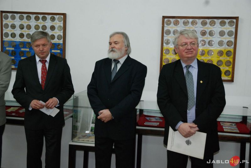 Wernisaż wystawy "Jan Paweł II w drodze do świętości"