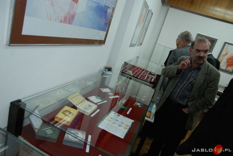 Wernisaż wystawy "Jan Paweł II w drodze do świętości"