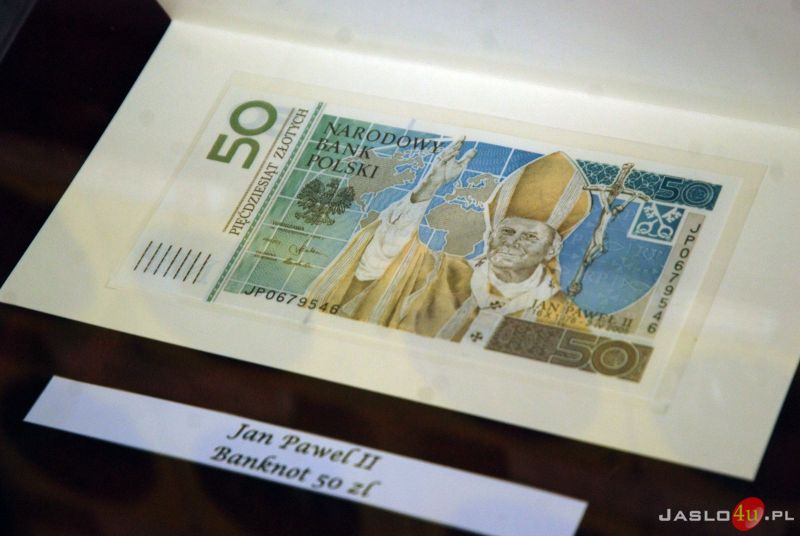 Wernisaż wystawy "Jan Paweł II w drodze do świętości"