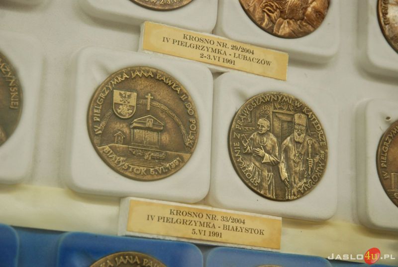 Wernisaż wystawy "Jan Paweł II w drodze do świętości"
