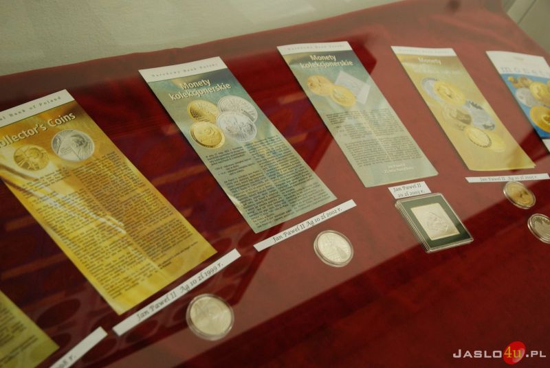 Wernisaż wystawy "Jan Paweł II w drodze do świętości"