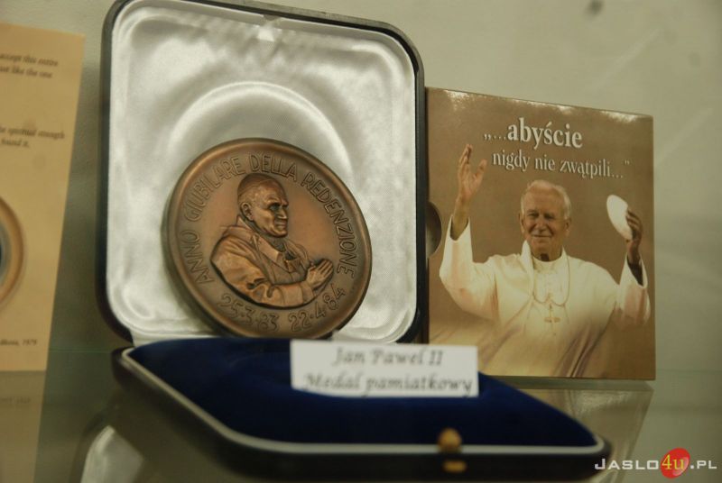 Wernisaż wystawy "Jan Paweł II w drodze do świętości"