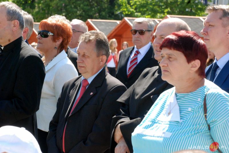 Wernisaż wystawy plenerowej "Święty Jan Paweł II i Rodzina"