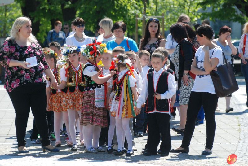 Wernisaż wystawy plenerowej "Święty Jan Paweł II i Rodzina"