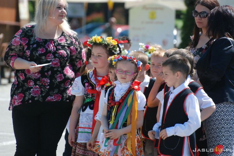 Wernisaż wystawy plenerowej "Święty Jan Paweł II i Rodzina"