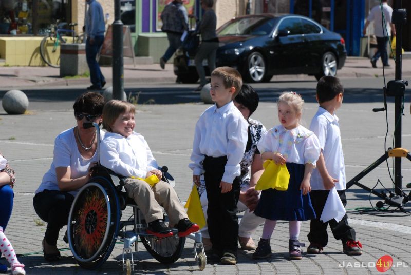 Wernisaż wystawy plenerowej "Święty Jan Paweł II i Rodzina"