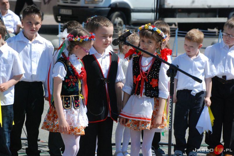 Wernisaż wystawy plenerowej "Święty Jan Paweł II i Rodzina"