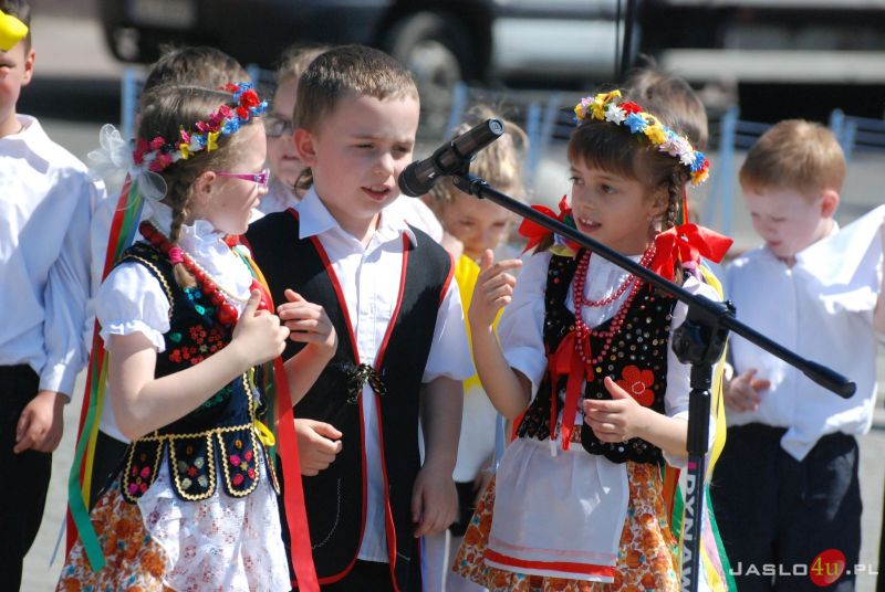 Wernisaż wystawy plenerowej "Święty Jan Paweł II i Rodzina"