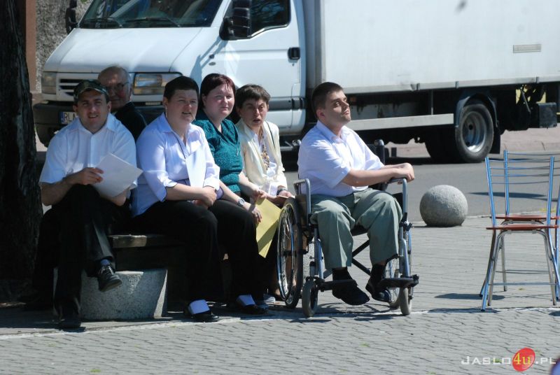 Wernisaż wystawy plenerowej "Święty Jan Paweł II i Rodzina"