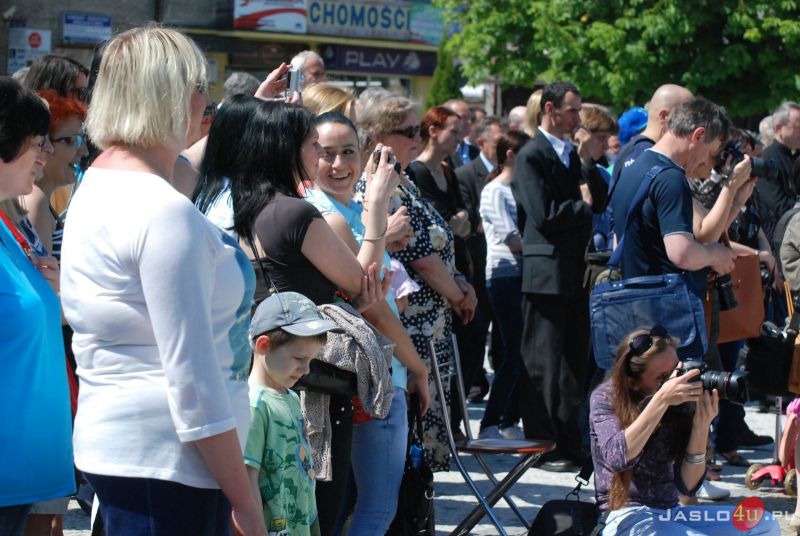 Wernisaż wystawy plenerowej "Święty Jan Paweł II i Rodzina"